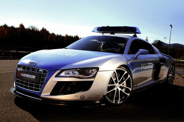 Concept car for the police based on audi r8