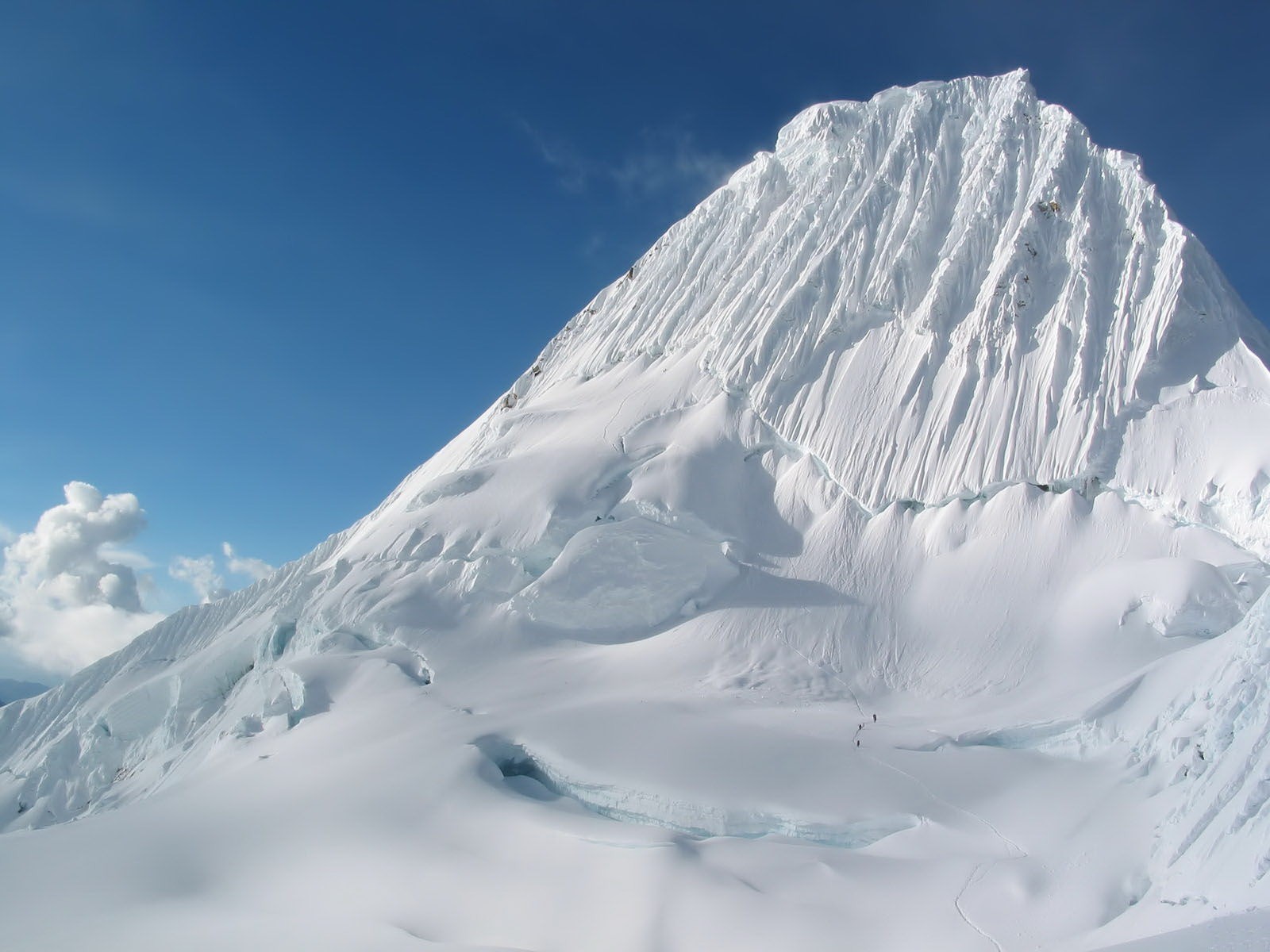 montagna neve ghiacciaio sentiero