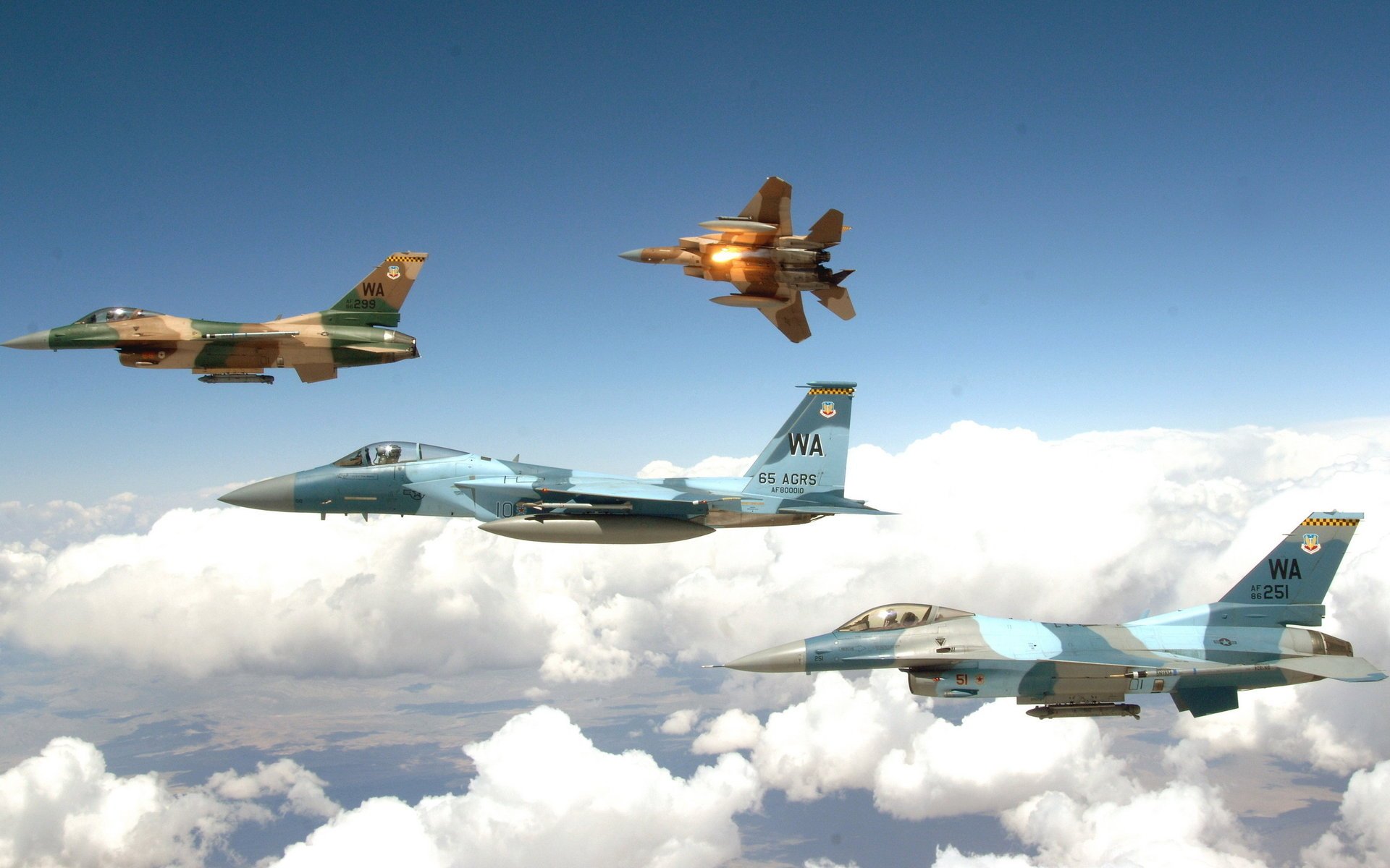 f-15 eagles f-16 fighting falcons combattant avion dans le ciel vol