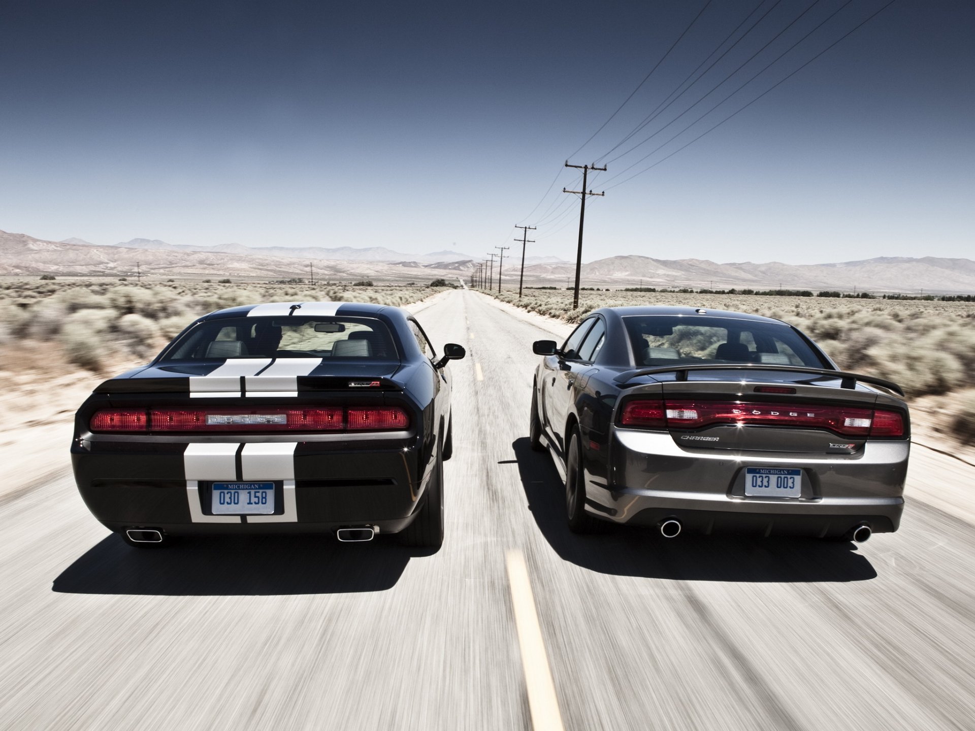 dodge challenger srt8 cargador dodge challenger charger srt8 coupe sedán carretera.horizonte.montañas cielo vista trasera coche del músculo