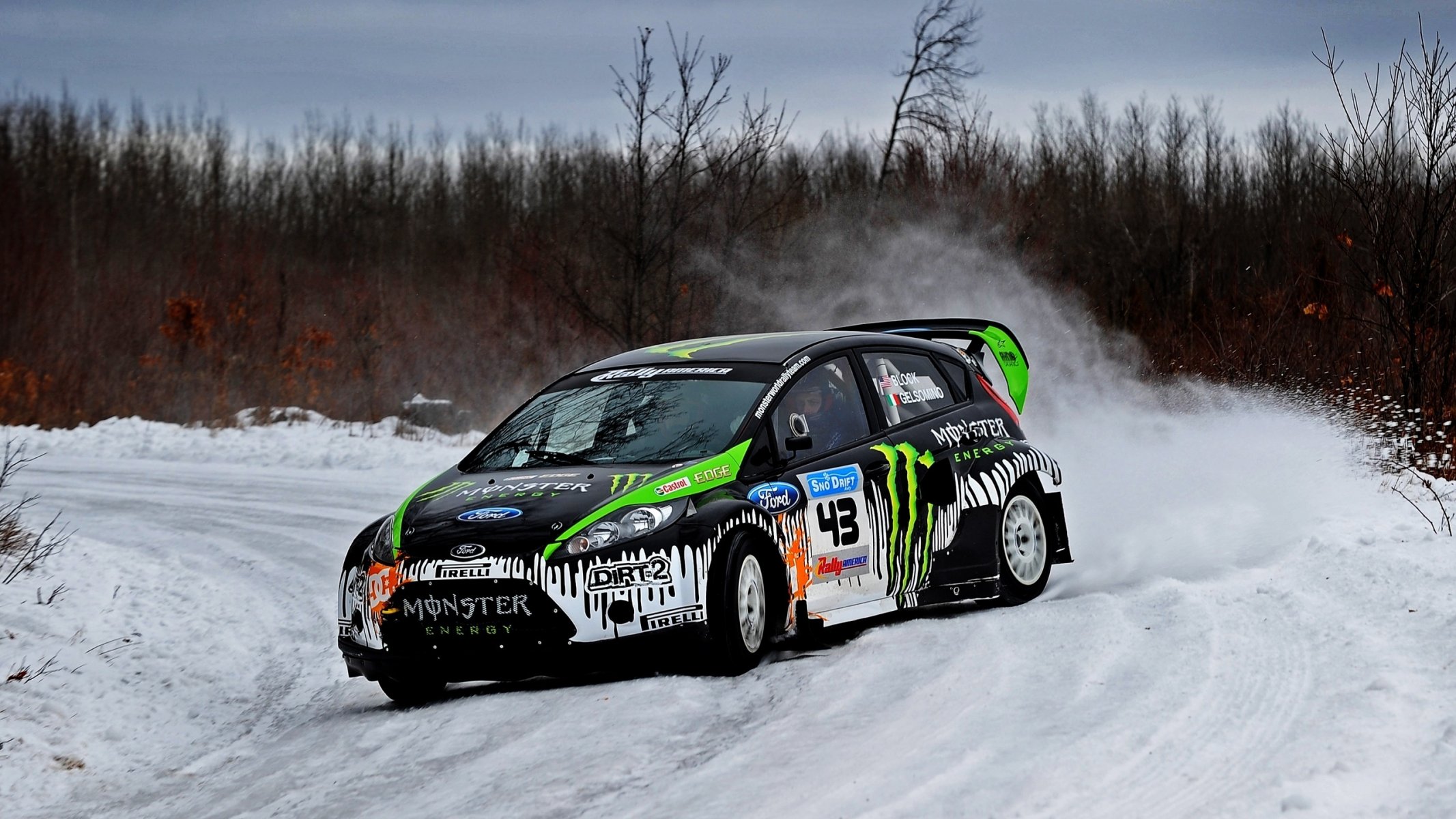 auto rally ford fiesta ken bloque fiesta deriva derrape nieve invierno bosque árboles