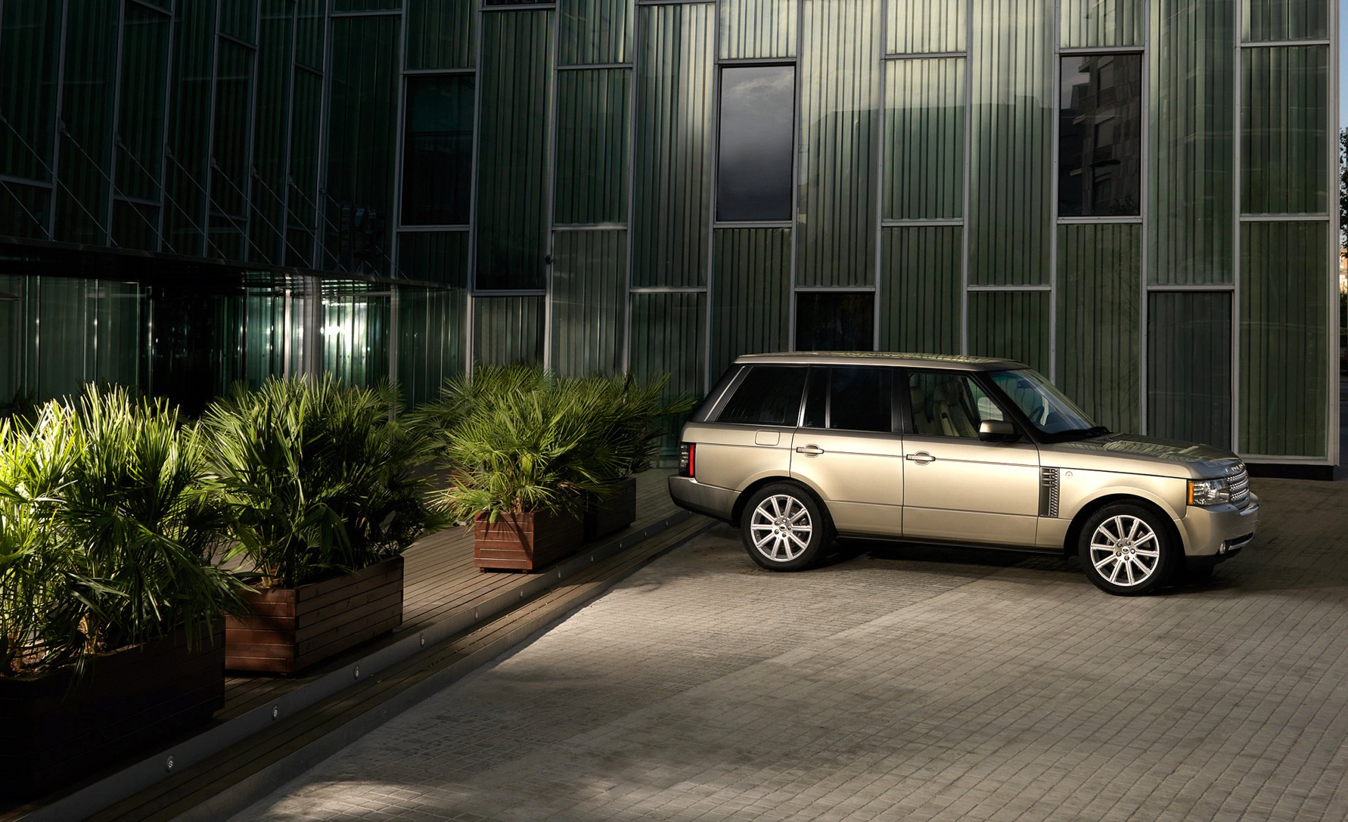 range rover villa abend