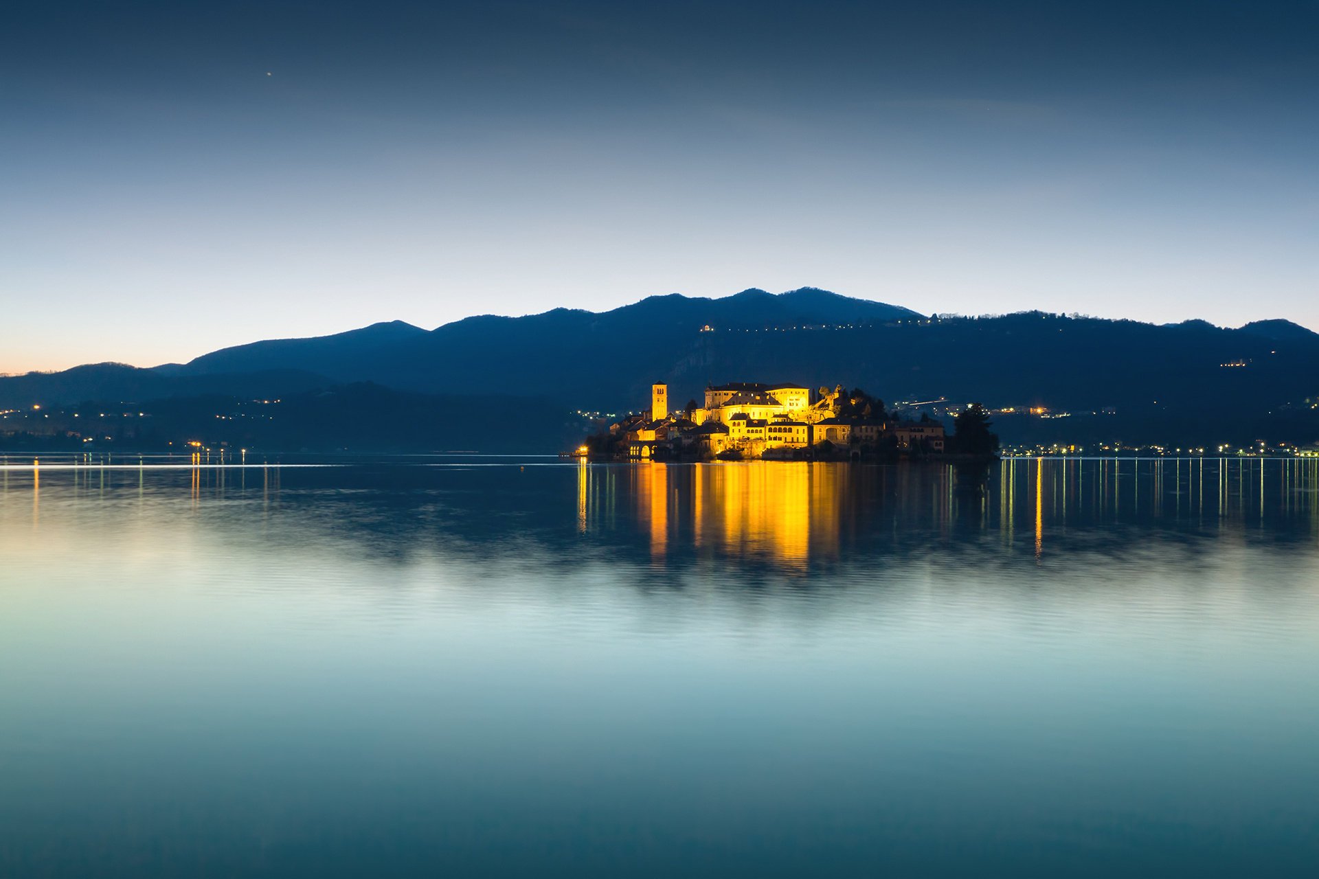 luces lago río casa cielo noche