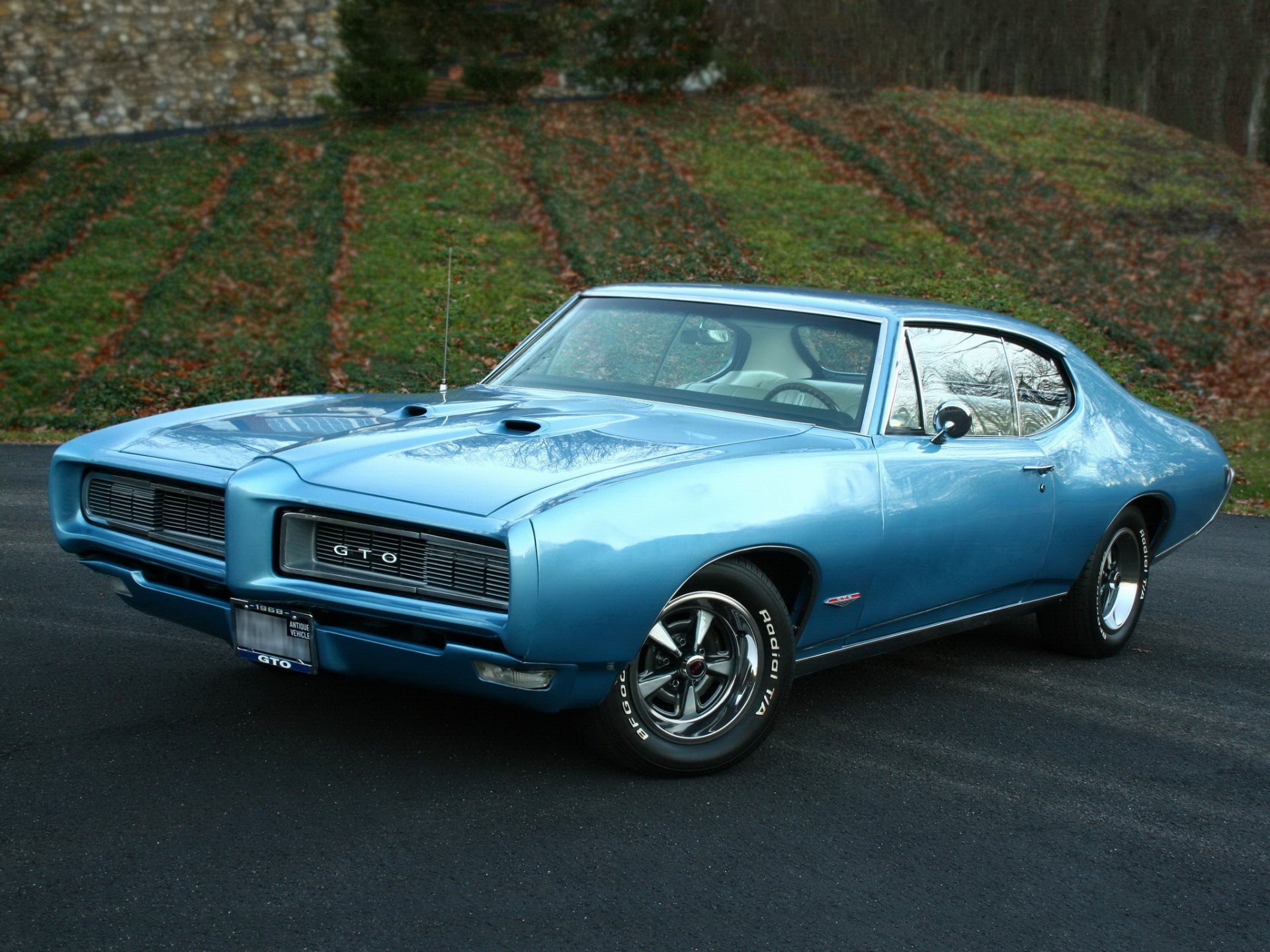 pontiac gto hardtop coupe muscle car