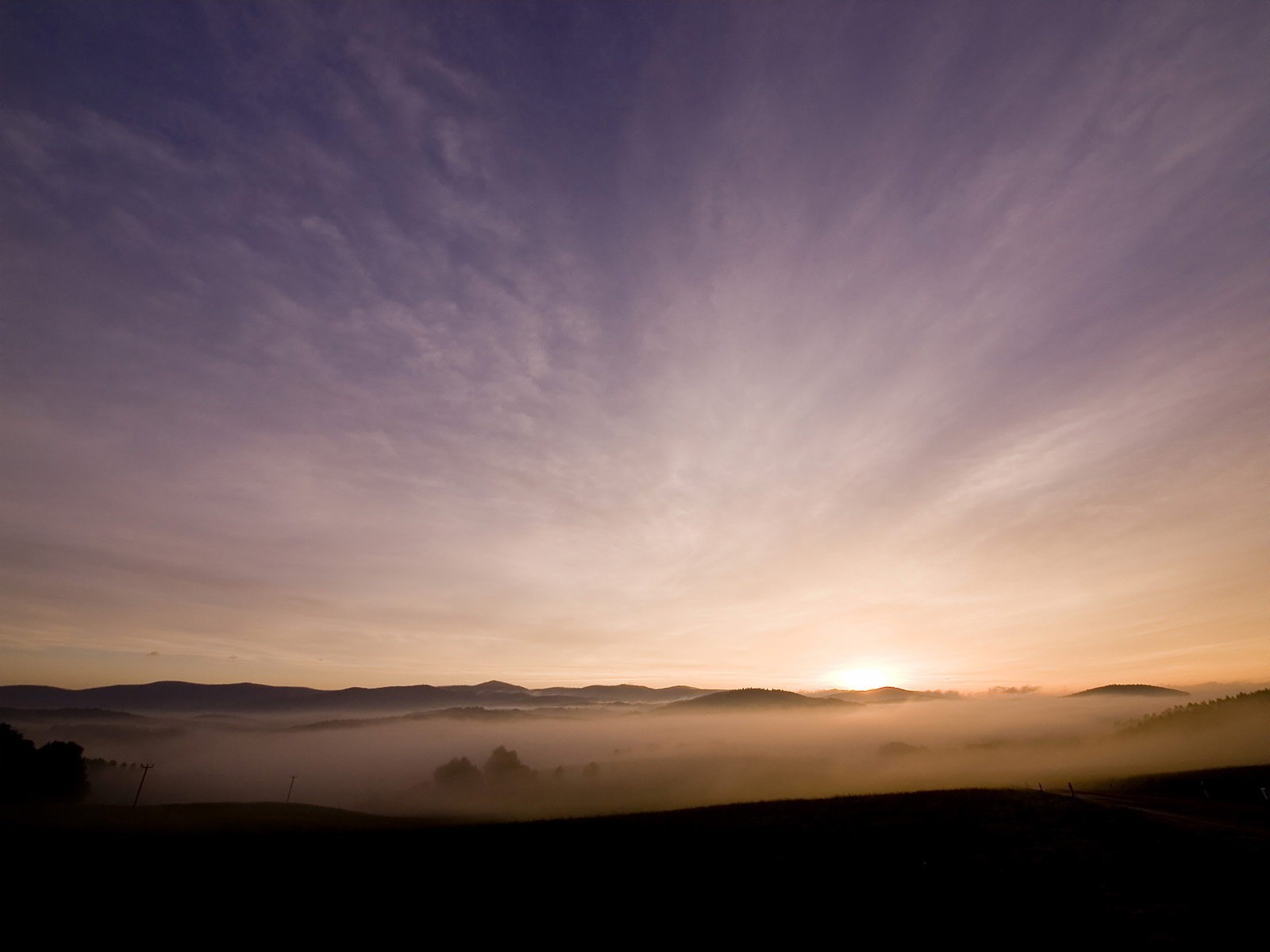 mattina nebbia colline