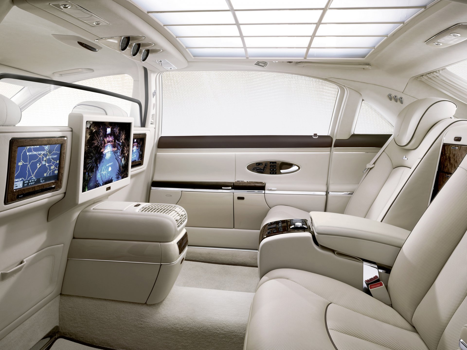 maybach salone lusso pelle luce tv