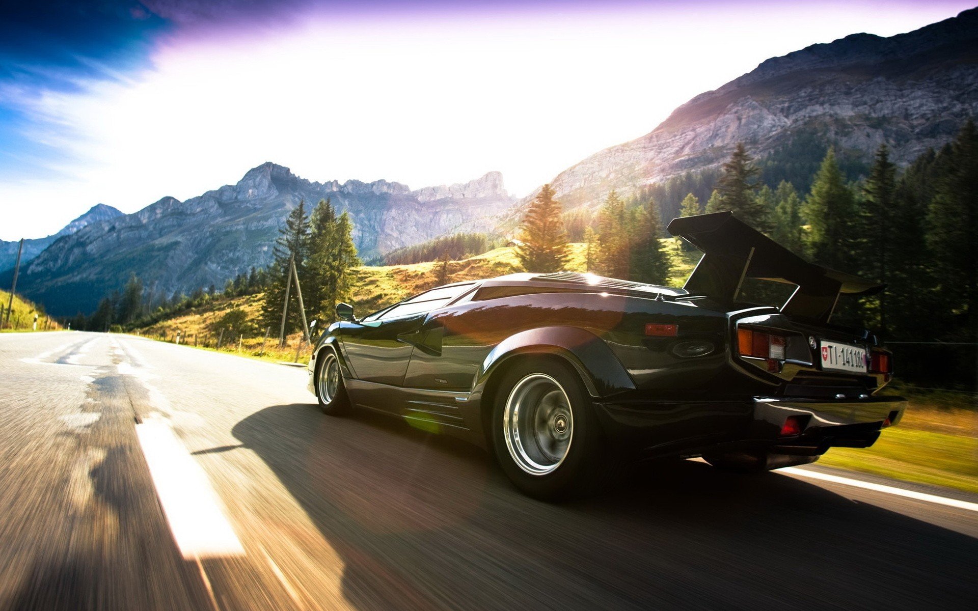 lamborghini lamborghini countach geschwindigkeit licht sonne wolken himmel aswalt straße berge felsen blendung bäume