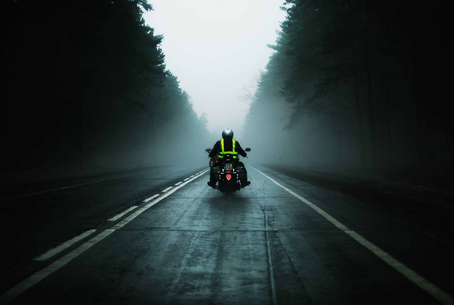 motos humeur pilote moto vélo route vitesse brouillard gris chemin