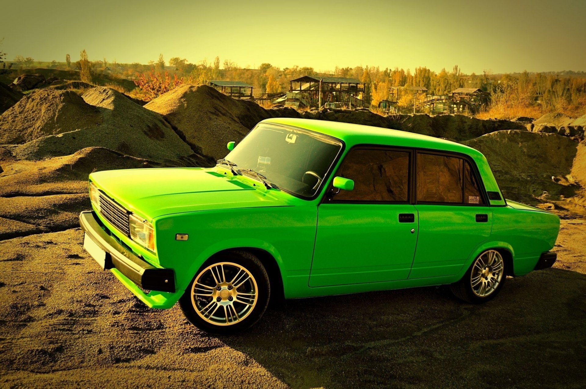 lada auto tuning carrière sable arbres forêt