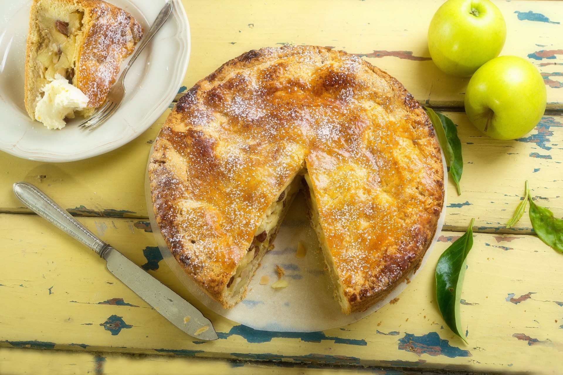 blatt messer gabel kuchen äpfel platte