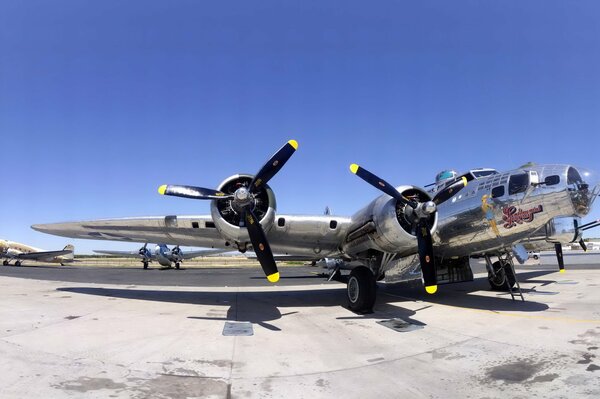 El B-17G boeing es una fortaleza voladora