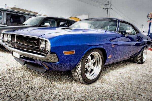 Classic dodge challenger auf dem Parkplatz