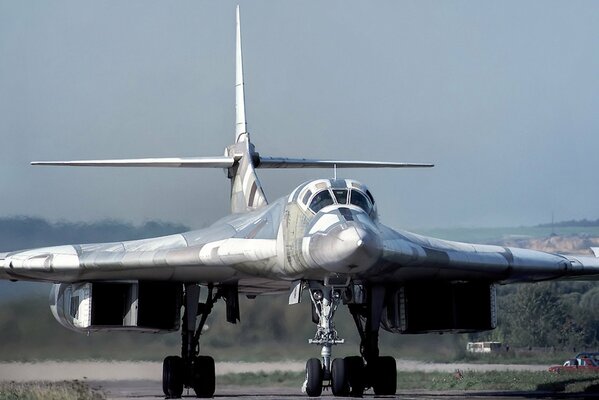 Bombardero estratégico tu-160