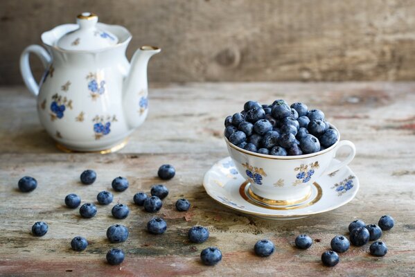 Still life with tea sets and blueberries