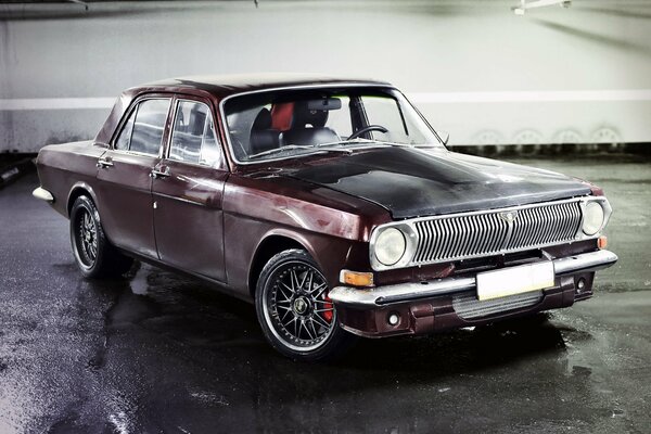 Volga tuning dans un parking souterrain