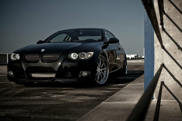 Noir BMW avec argent cool Jantes