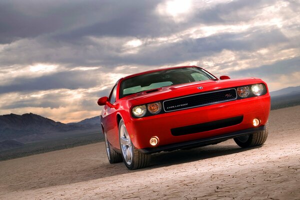 Challenger rojo primer plano