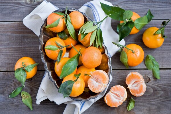 Mandarines solaires. Agrumes. Fruits appétissants