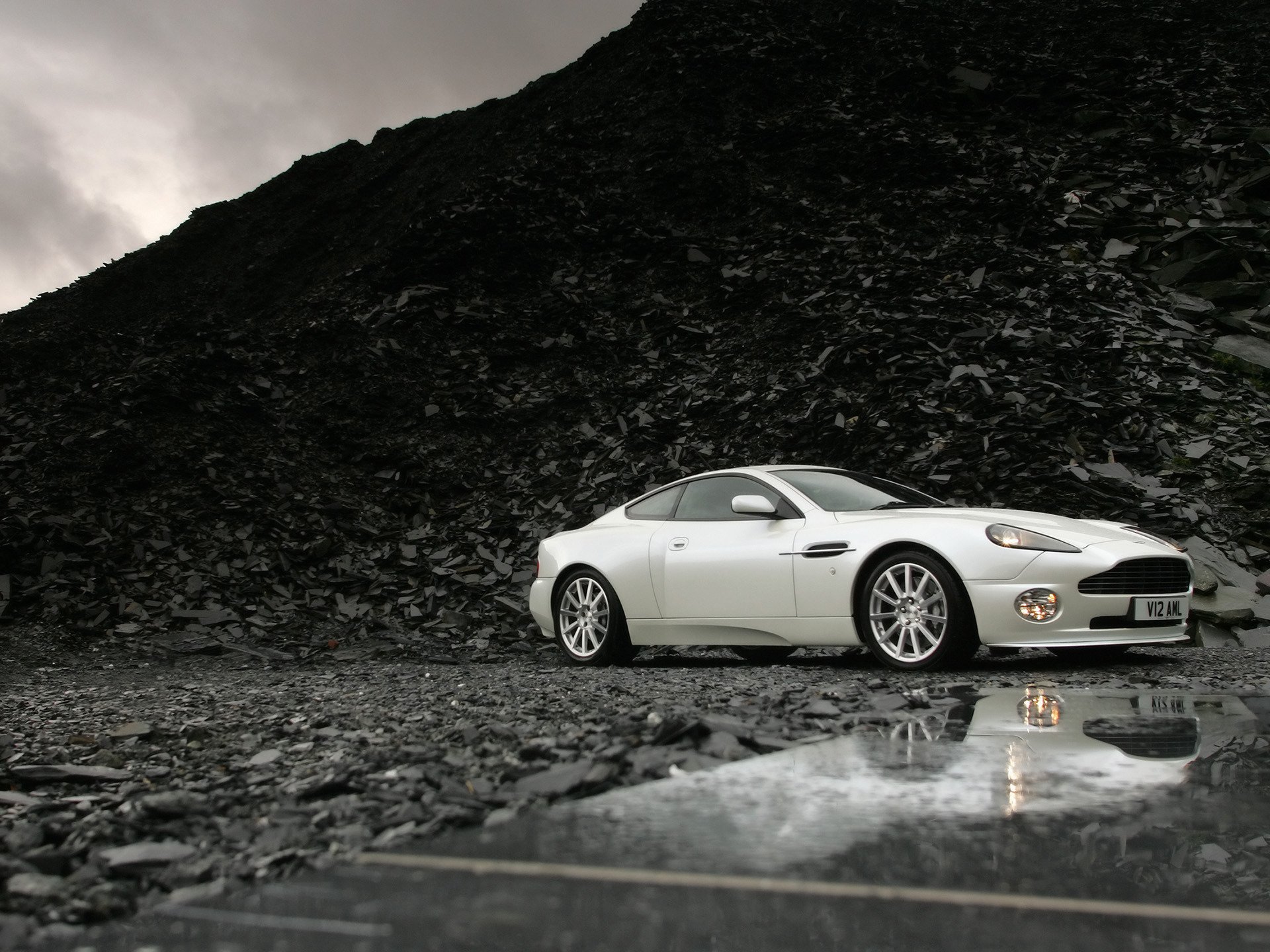 aston martin v12 vanquish s background