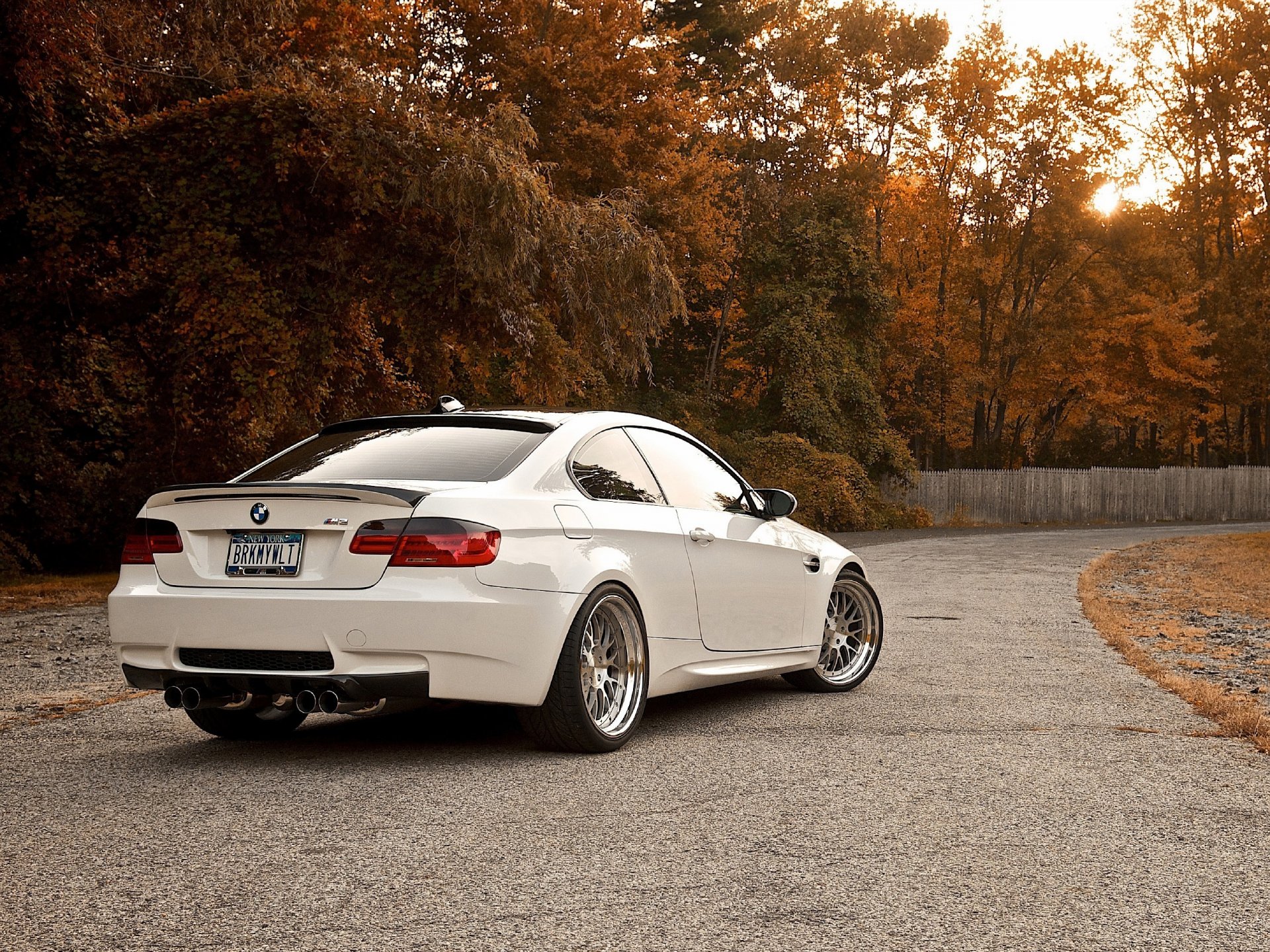 bmw m3 herbst straße