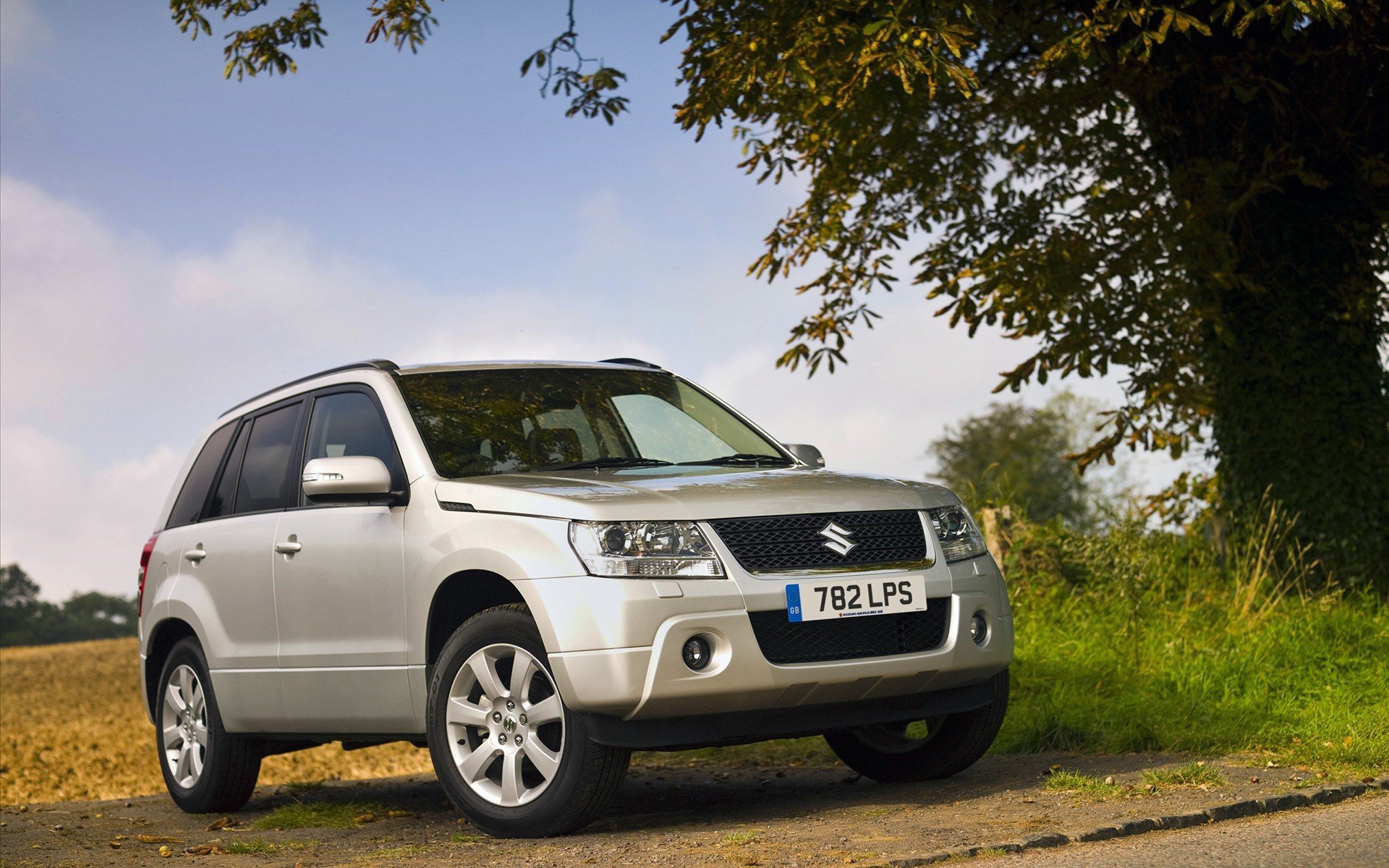 voitures suzuki suzuki grand vitara auto arbres