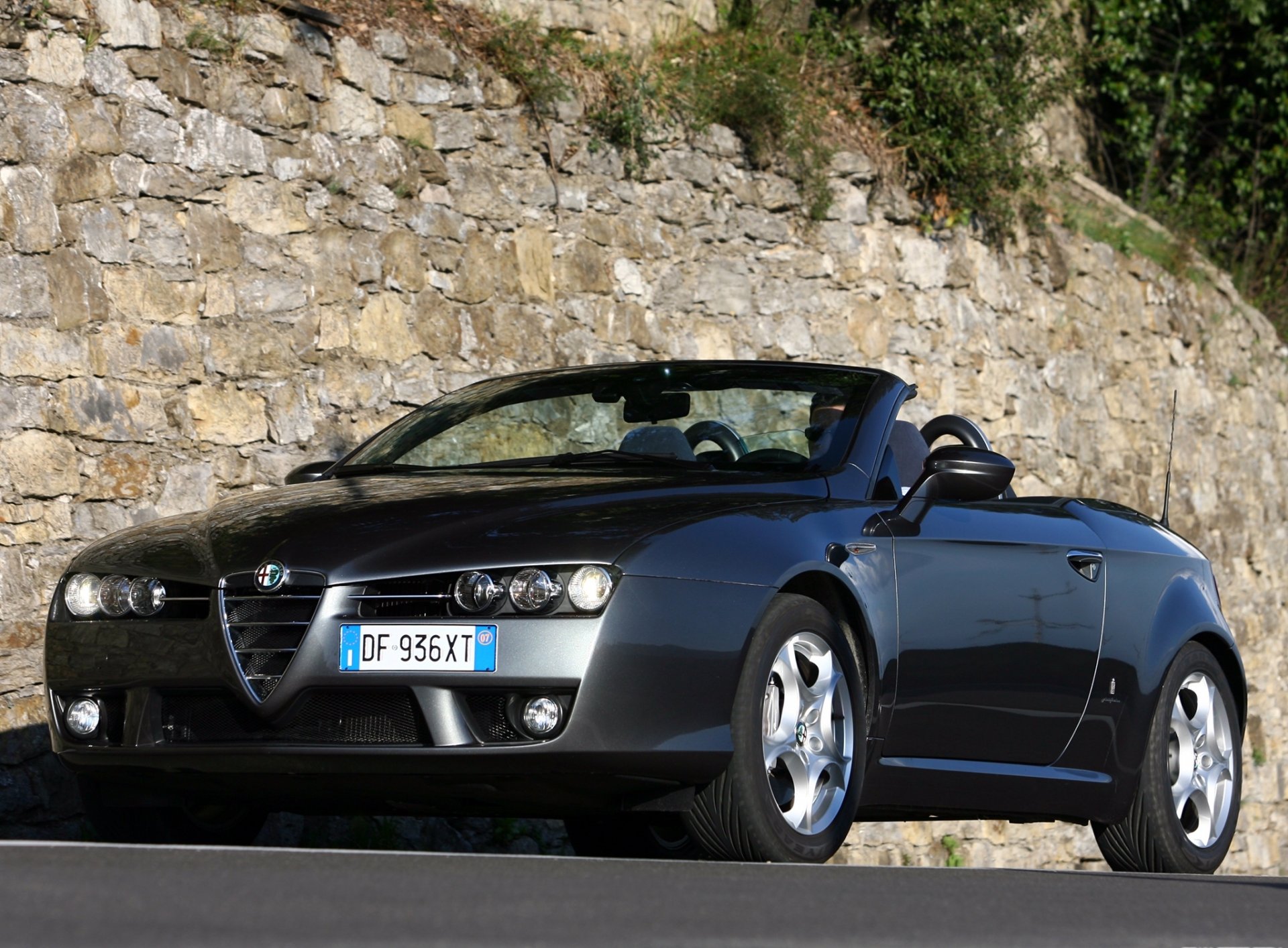 alfa romeo araignée cabriolet pierres