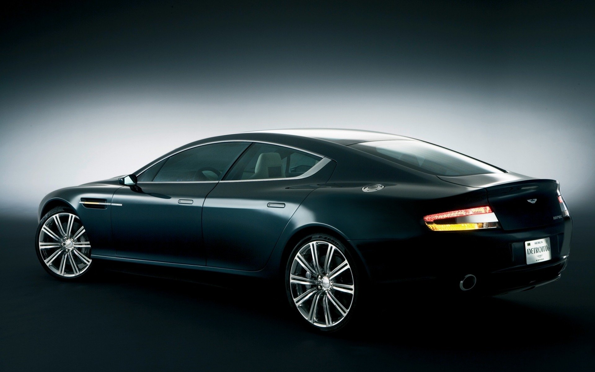 авто aston martin rapide concept