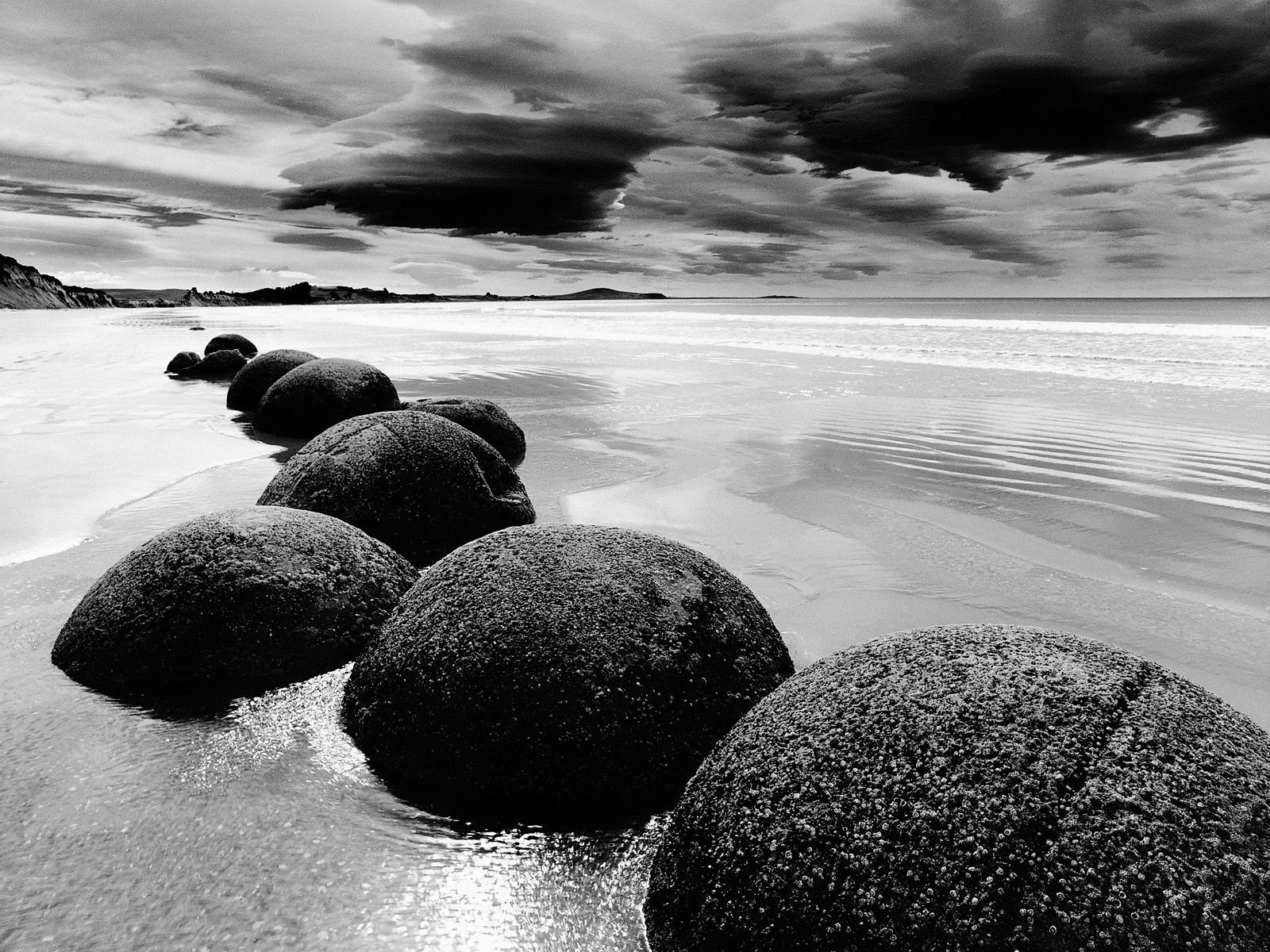 tones water sand cloud