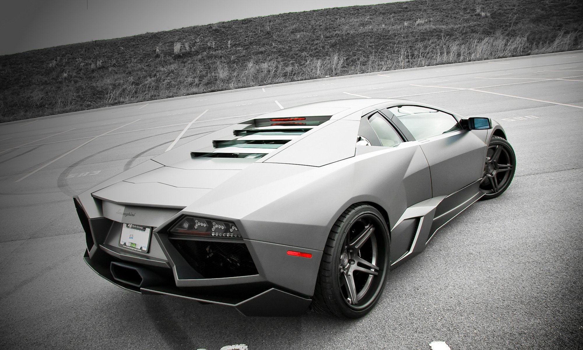 lamborghini reventon parking b / w