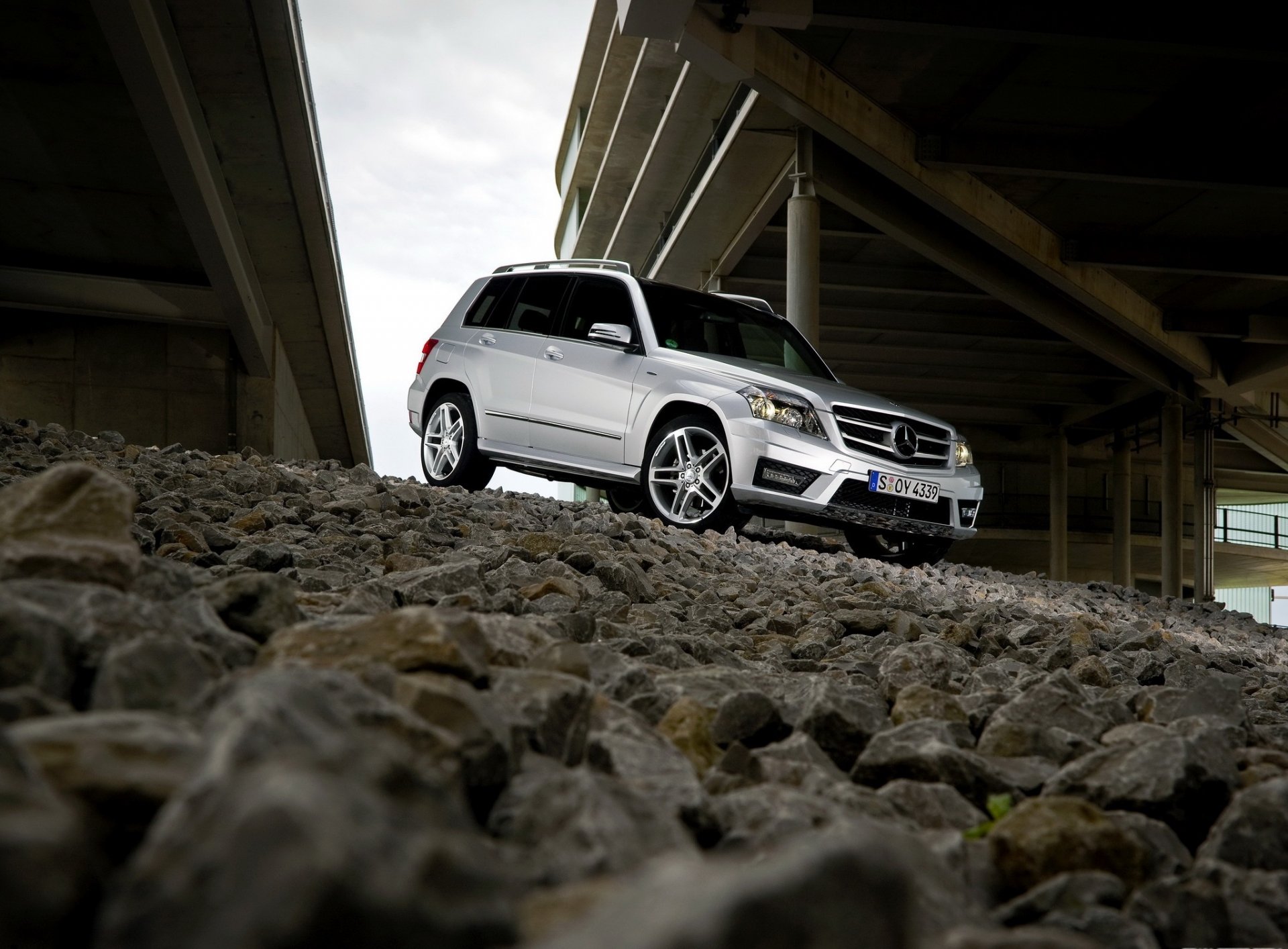 mercedes-benz glk250 cdi steine brücke hintergrund