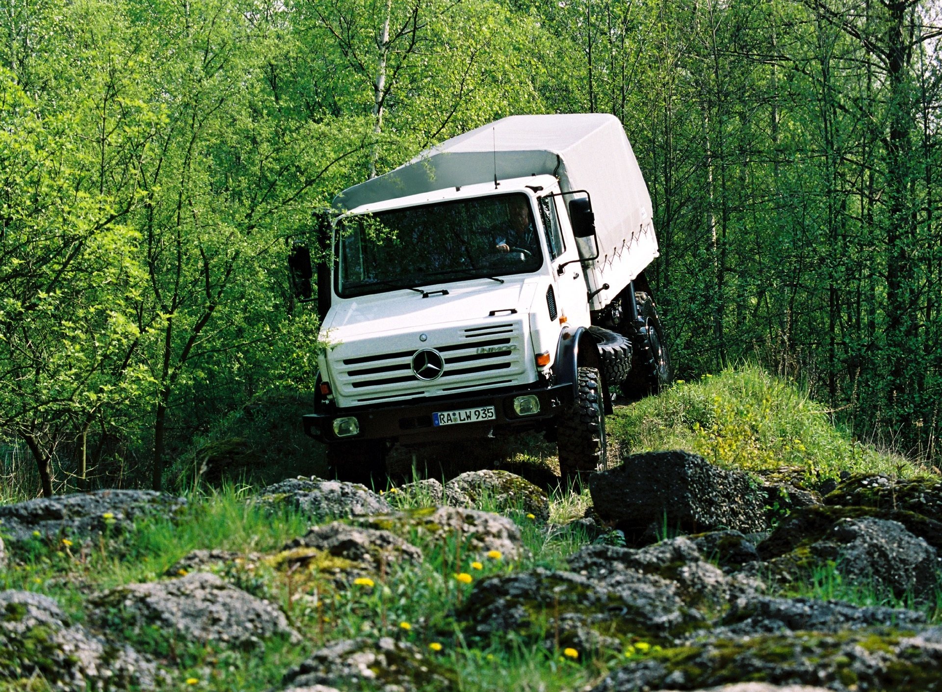 mercedes-benz unimog zieleń