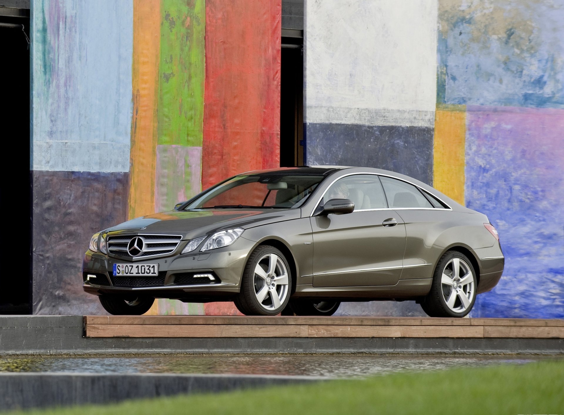 mercedes-benz coupé parete colorato