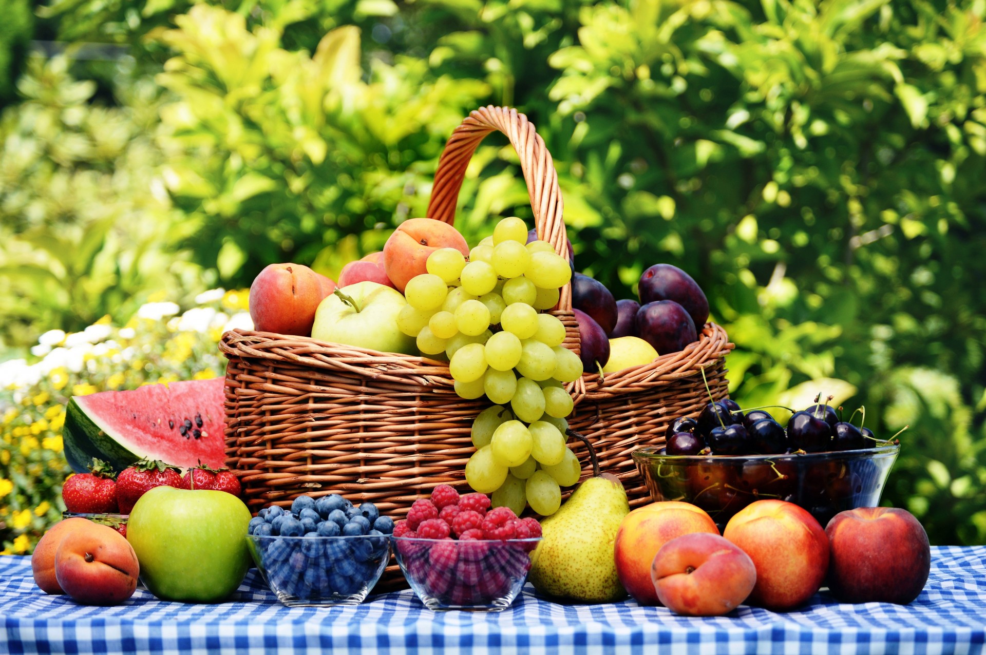 fruits berries shopping table plate