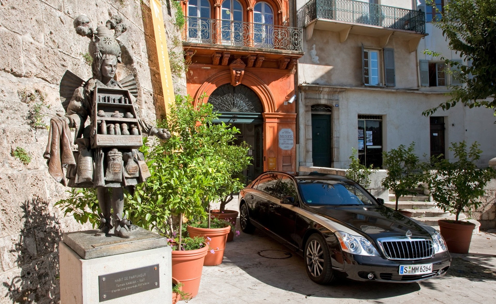 maquinaria edificio maybach maybach