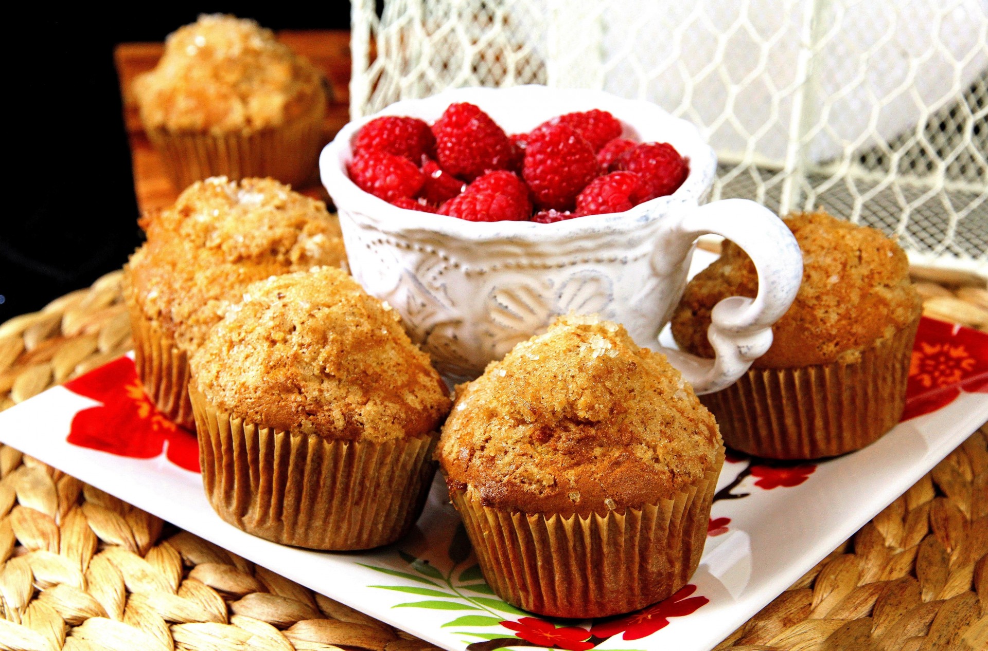 kuchen himbeeren essen süß tisch