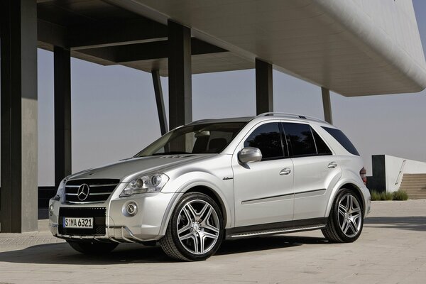 Mercedes SUV in a deserted parking lot