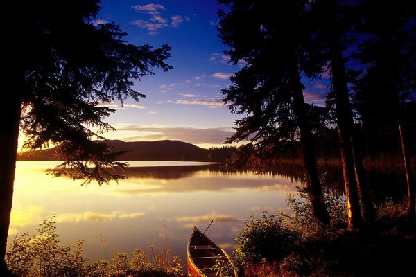 At sunset I like to go boating on the lake