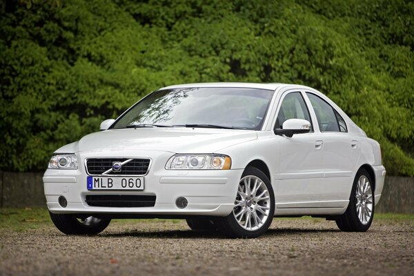 White Volvo s60 car