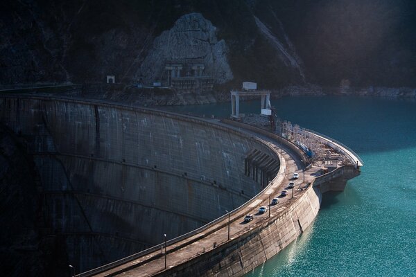 Wasserkraftwerk in Georgien. Riesige Struktur