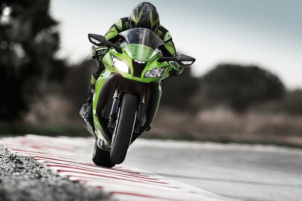 Moto Kawasaki sur piste