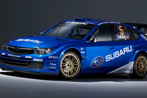 Présentation de la voiture de sport bleue Subaru