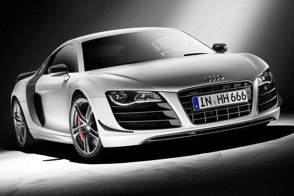 La voiture grise d Audi. machine grise sur fond gris