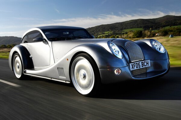 Morgan-Stil und Geschwindigkeit in Silber