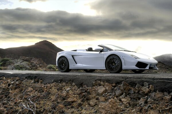 Lamborghini GALLARDO, góry, chmury