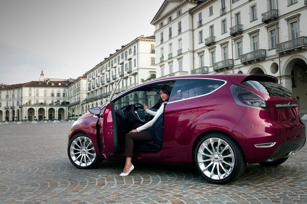 Pretty woman in a chic Ford vervais