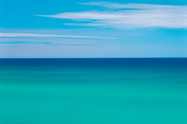 Todas las bellezas del horizonte en el mar