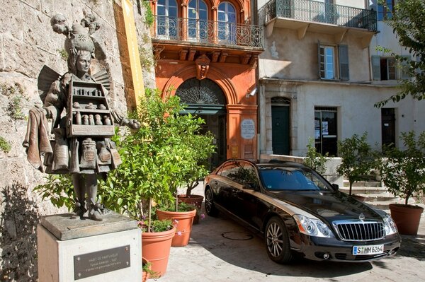 Black Maybach next to the monument to the perfumer in France