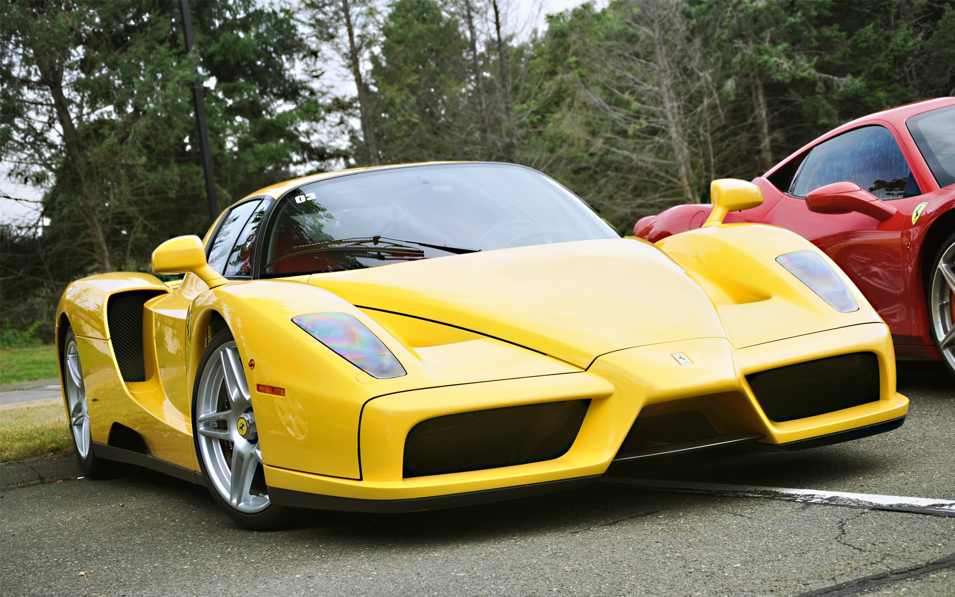 Фотки машин. Феррари Энзо желтая. Энцо Феррари спорткар. Феррари Энзо гоночная. Ferrari Enzo жёлтый цвет.