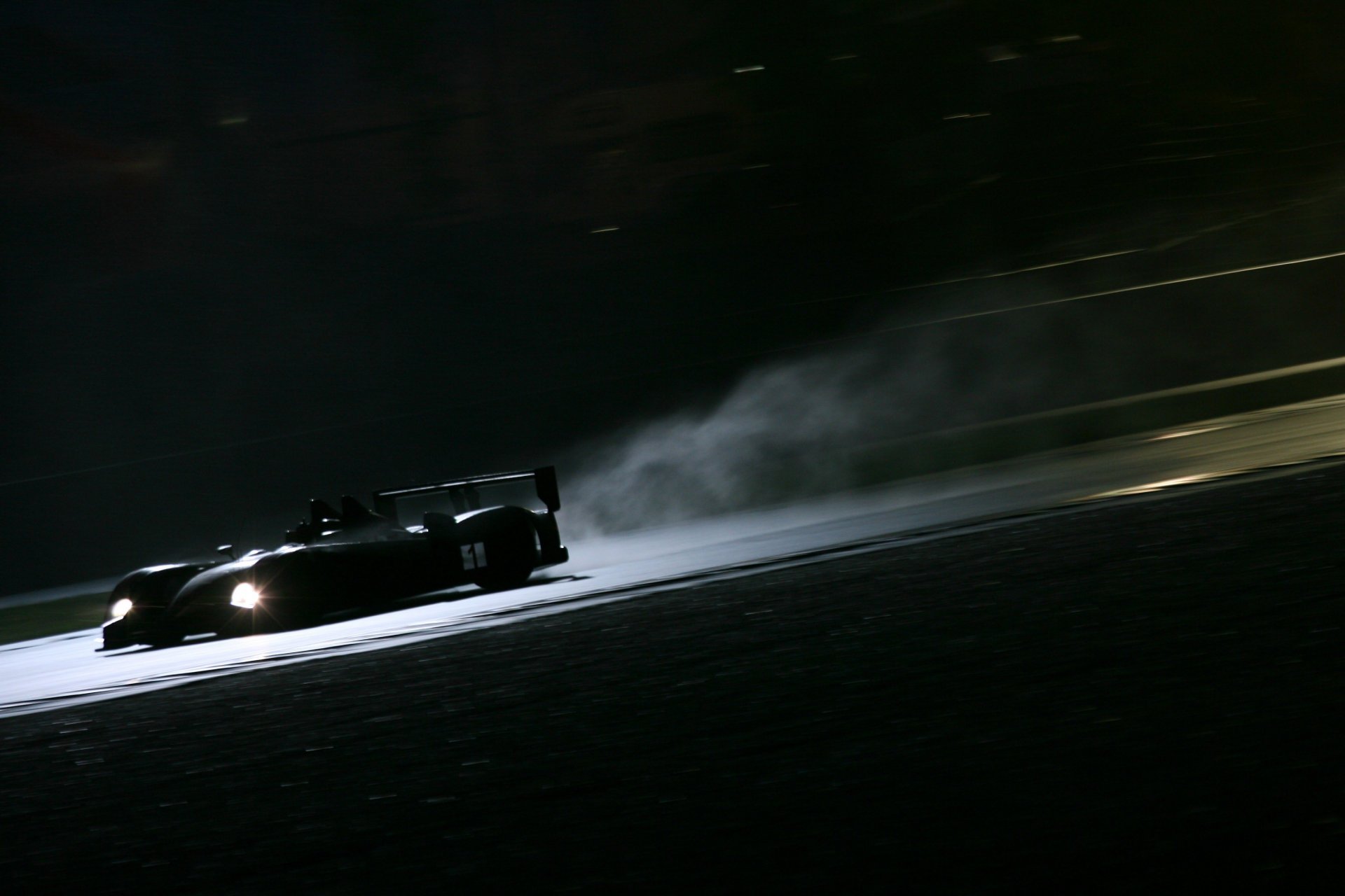 le mans noche lluvia