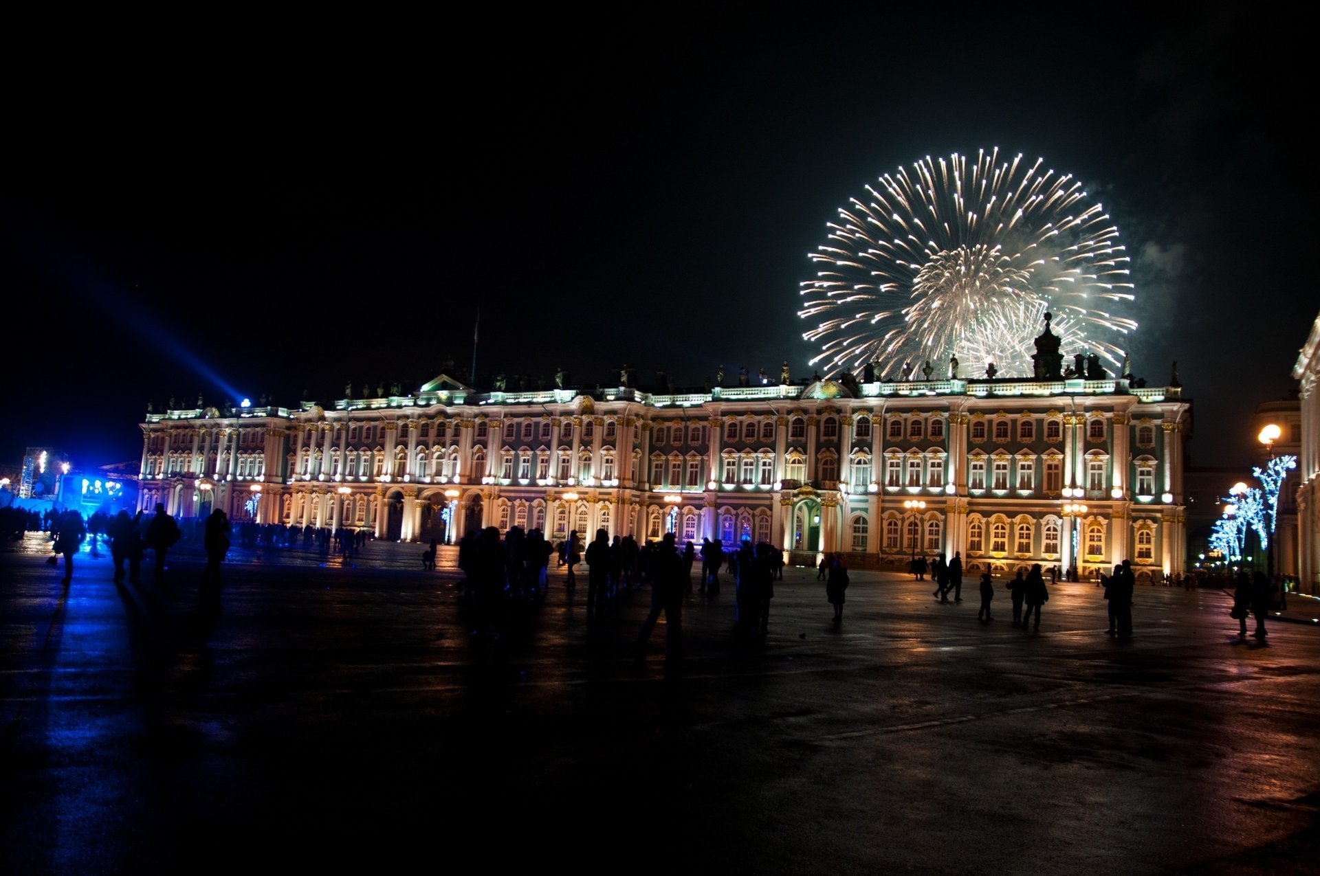 pałac zimowy nowy rok salut sankt petersburg noc